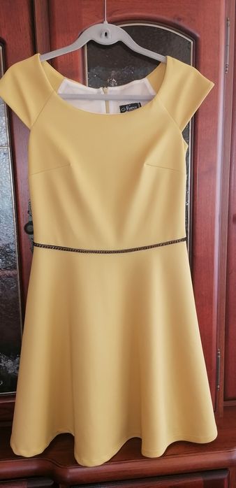 Sukienka r. 164 w kolorze żółtym