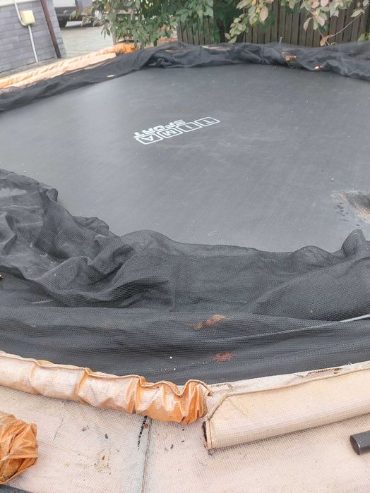 Oddam za darmo dużą trampolinie