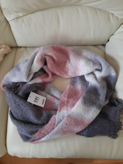 Duzy szal boucle 63x220, z metką