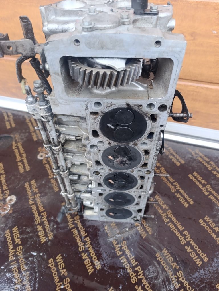 Głowica 2.5TDI VW T5 R5 Gwarancja AXE AXD BPC BNZ  nowe gniazda