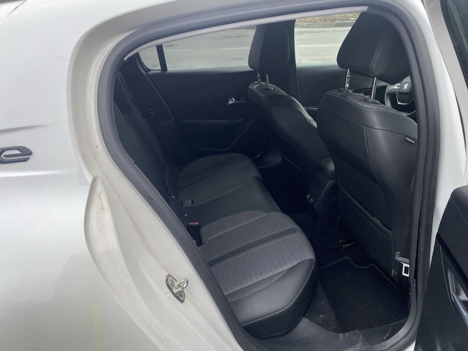 Оренда електомобіля, машина в аренду, прокат