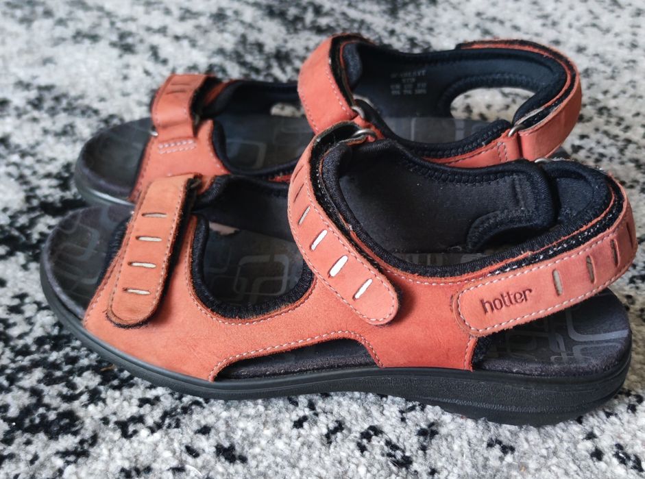 Дуже стильні і комфортні босоножки від бренду hotter scarlett nubuck