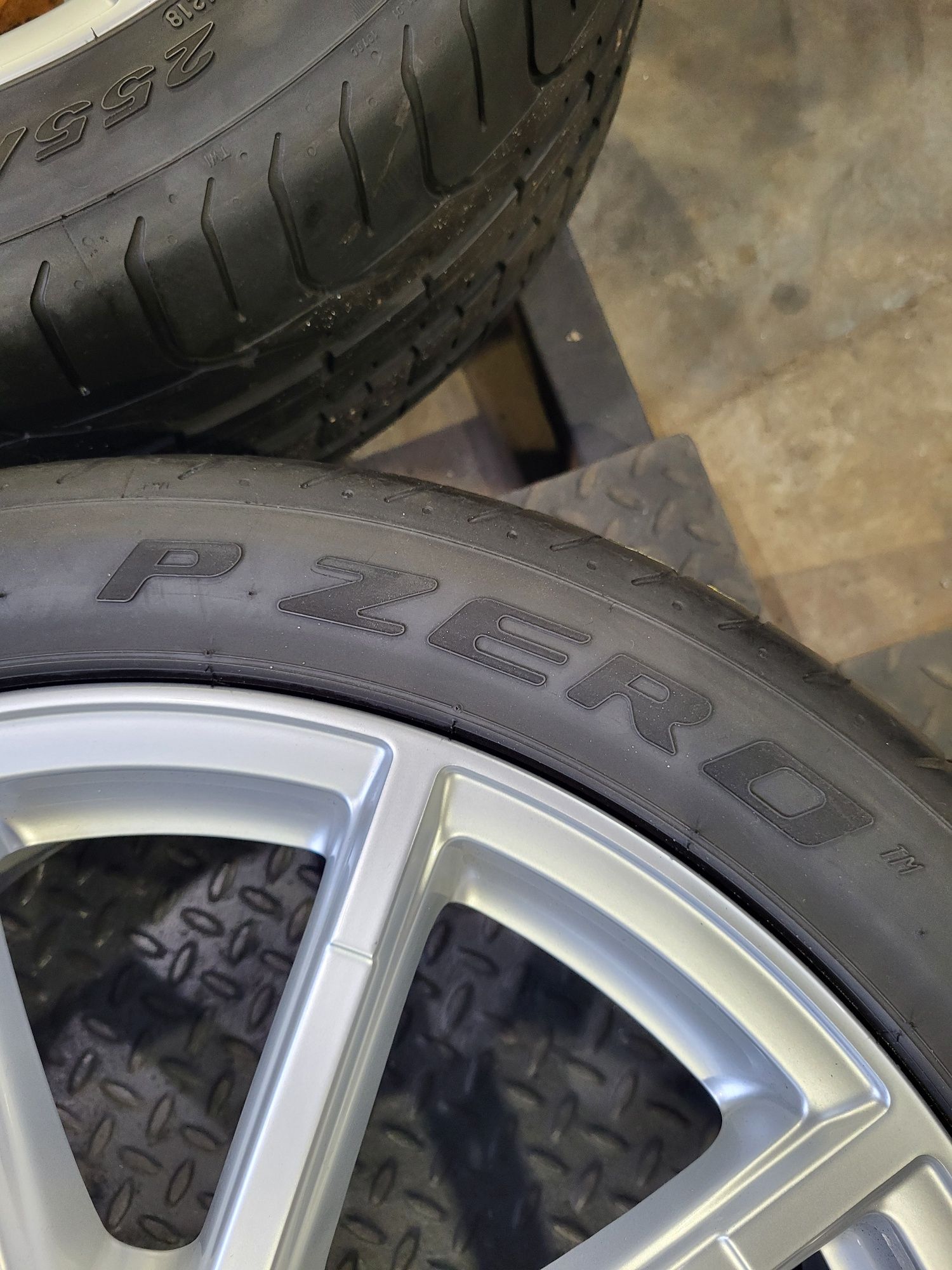 Całe koła Audi 255/40/19 Pirelli 4-5.5mm dot1218r