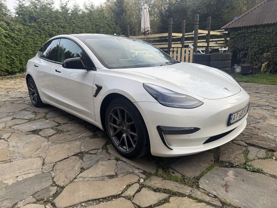 Продам Tesla 3.