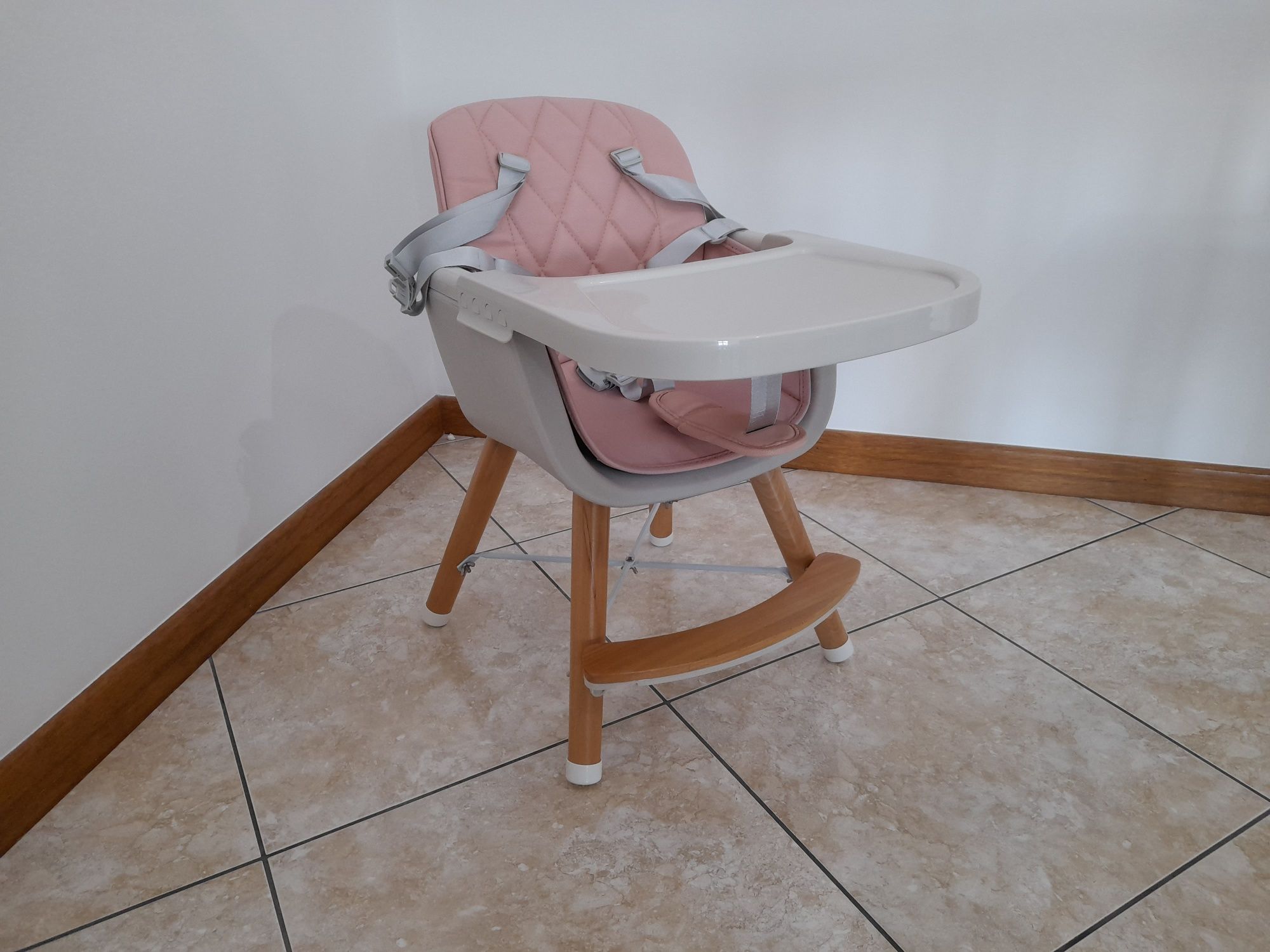 Cadeira de alimentação infantil