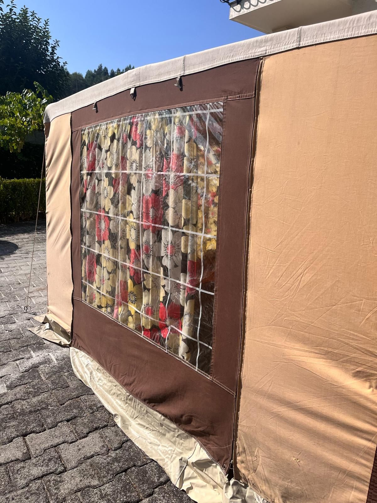 Vendo atrelado tenda