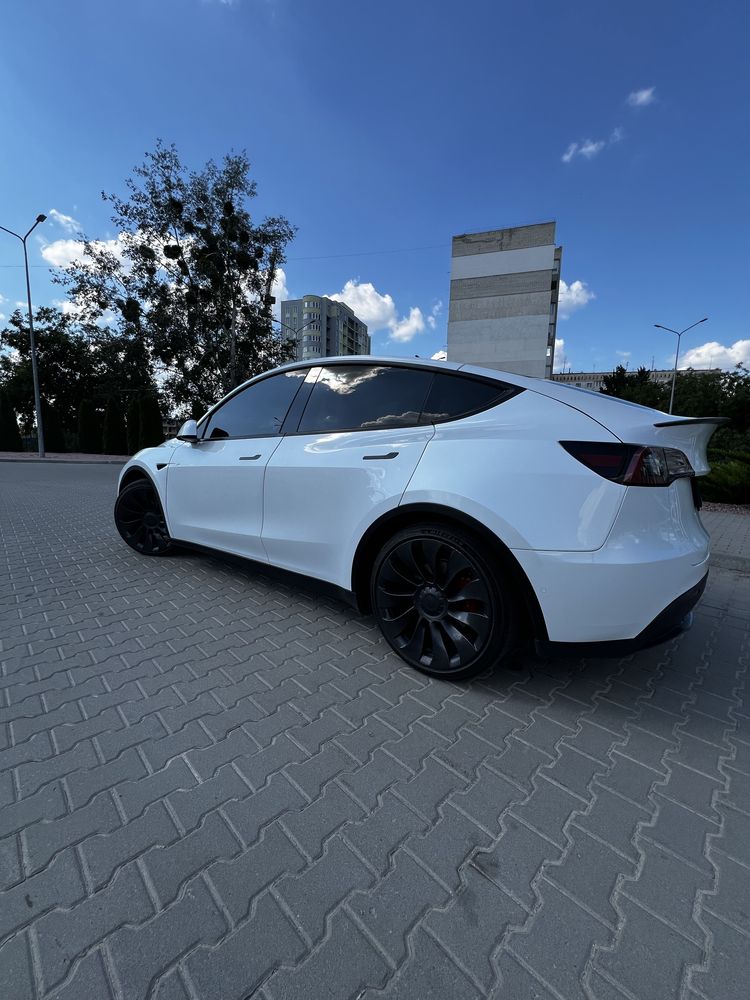Tesla model Y Performance 2022