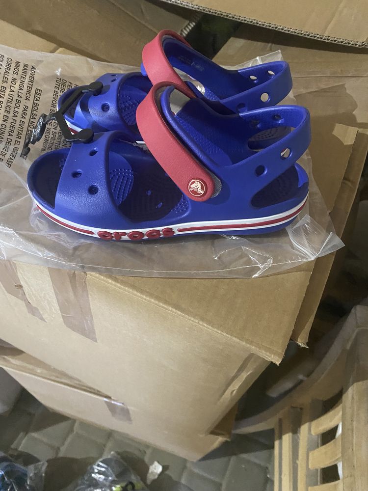 Продам дитячі сандалі Crocs