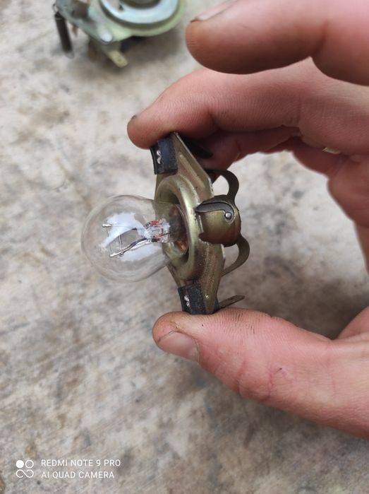 Oprawa żarówki Romet ogar motorynka komar kadet że sprężynka 11.100