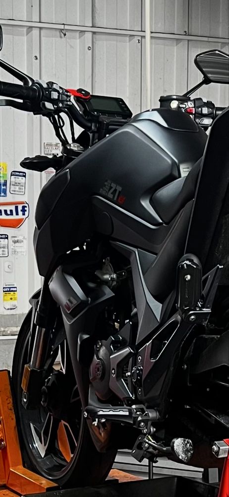 Zontes 125U LCD 8500 km como nova na garantia