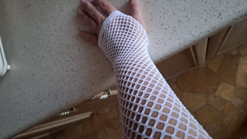 Rękawiczki damskie kabaretki.