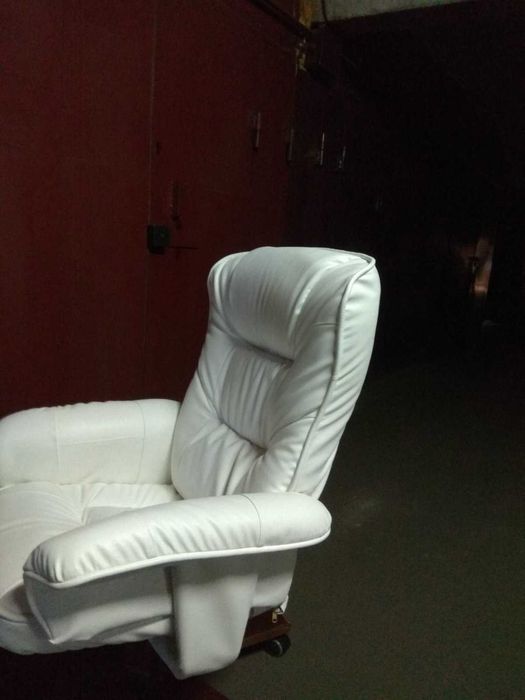 офисные кресла в хороших материалах