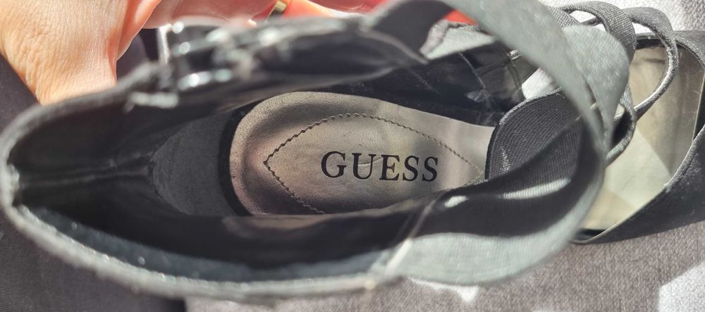 Guess czarne  buty na obcasie roz38 zamsz gumka stan bardzo dobry