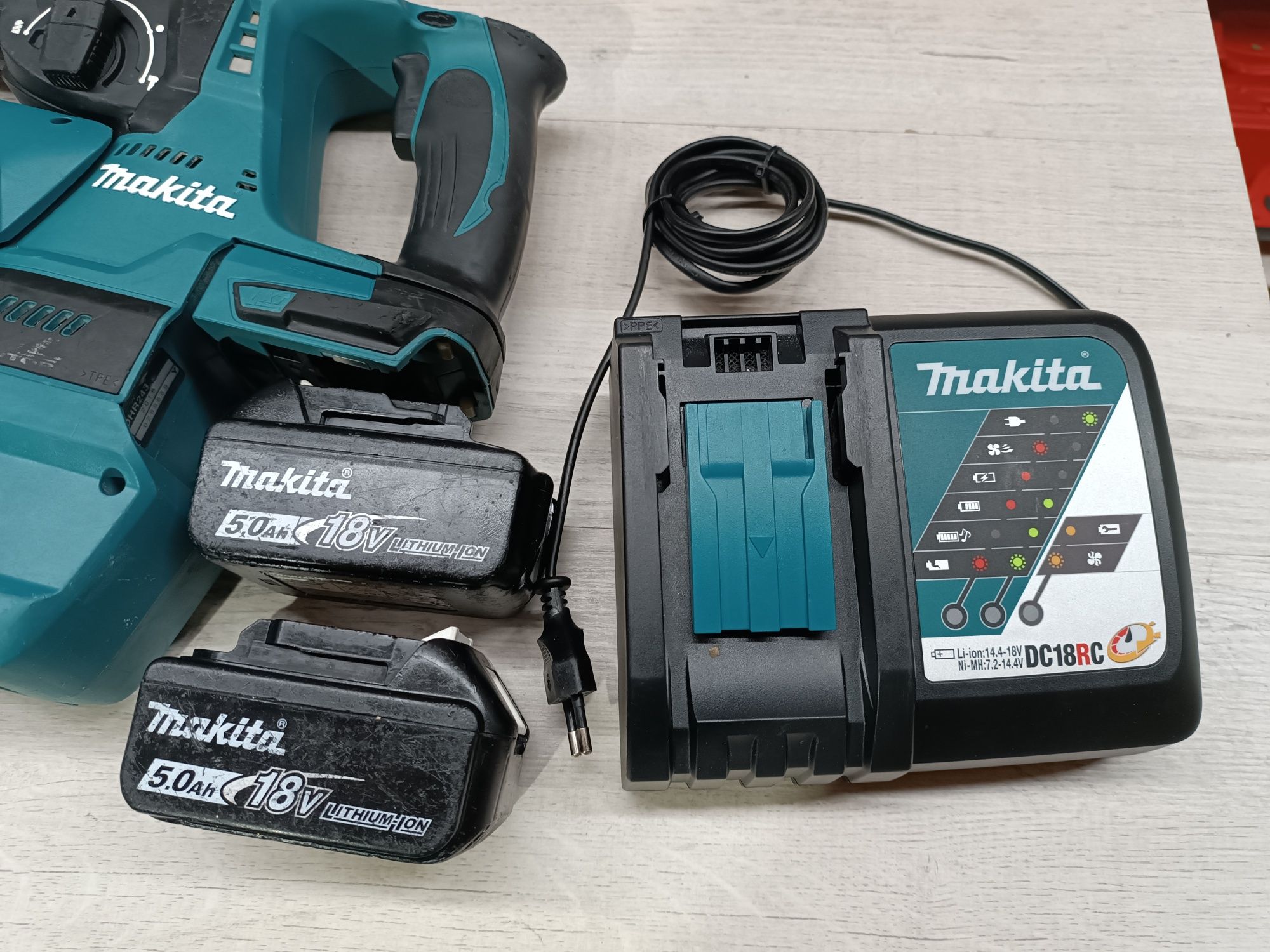 Makita DHR 243+ DX07 пылесос Макита