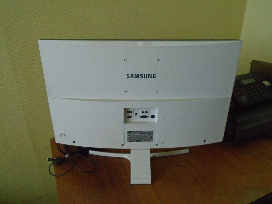 монитор Samsung,разбит монитор 27дюйм.на запчасти.