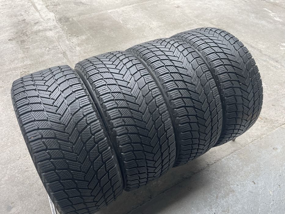 Шини зимові R19 235 40 Michelin X Ice Склад Осокорки RLX