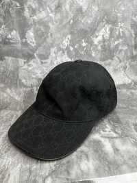 Чорна кепка Gucci гарна модель гучі