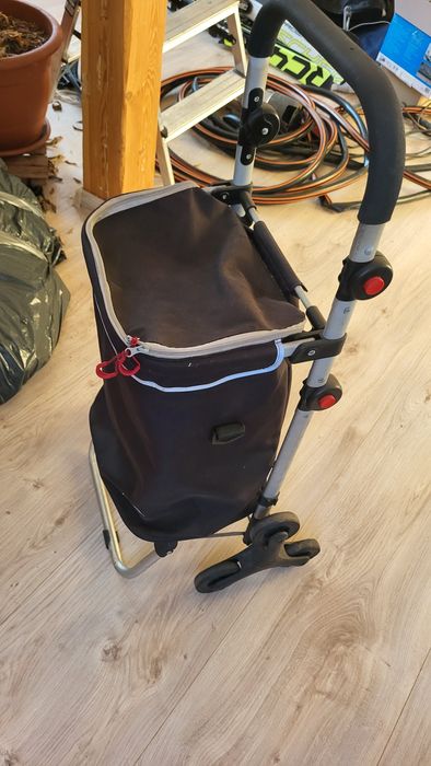 Wózek zakupowy na kołach