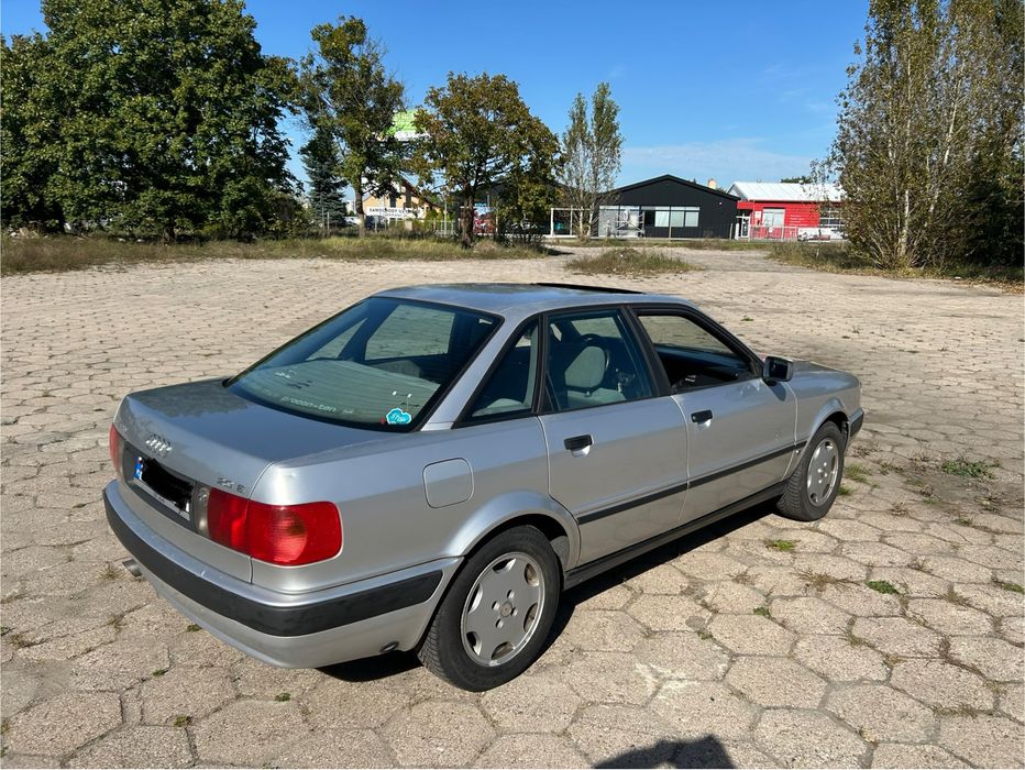 Audi 80 AUTOMAT 2.0 benzyna 115 koni Szyberdach Nowe opony ZADBANY