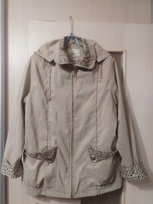 Куртка демисезонная размер 50-52, состояние новой.