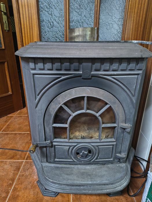 Salamandra em ferro fundido