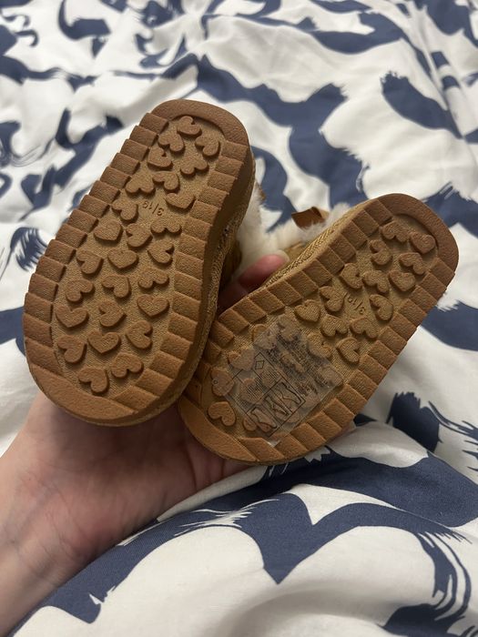 Угги на дівчинку