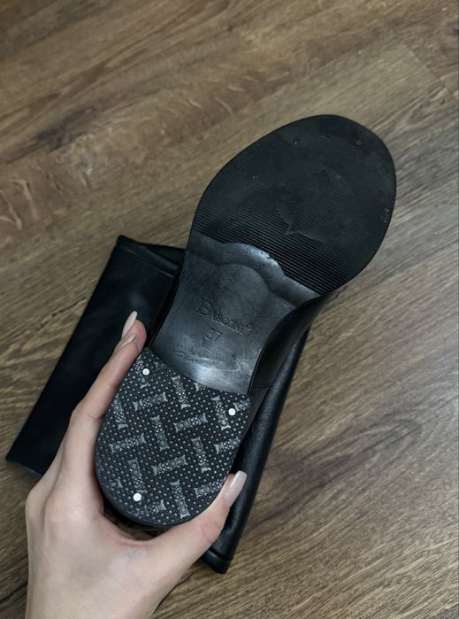 Шкіряні жіночі високі чоботи труби BASCONI