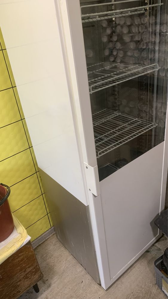 Холодильник для напоїв / Холодильник для напитков