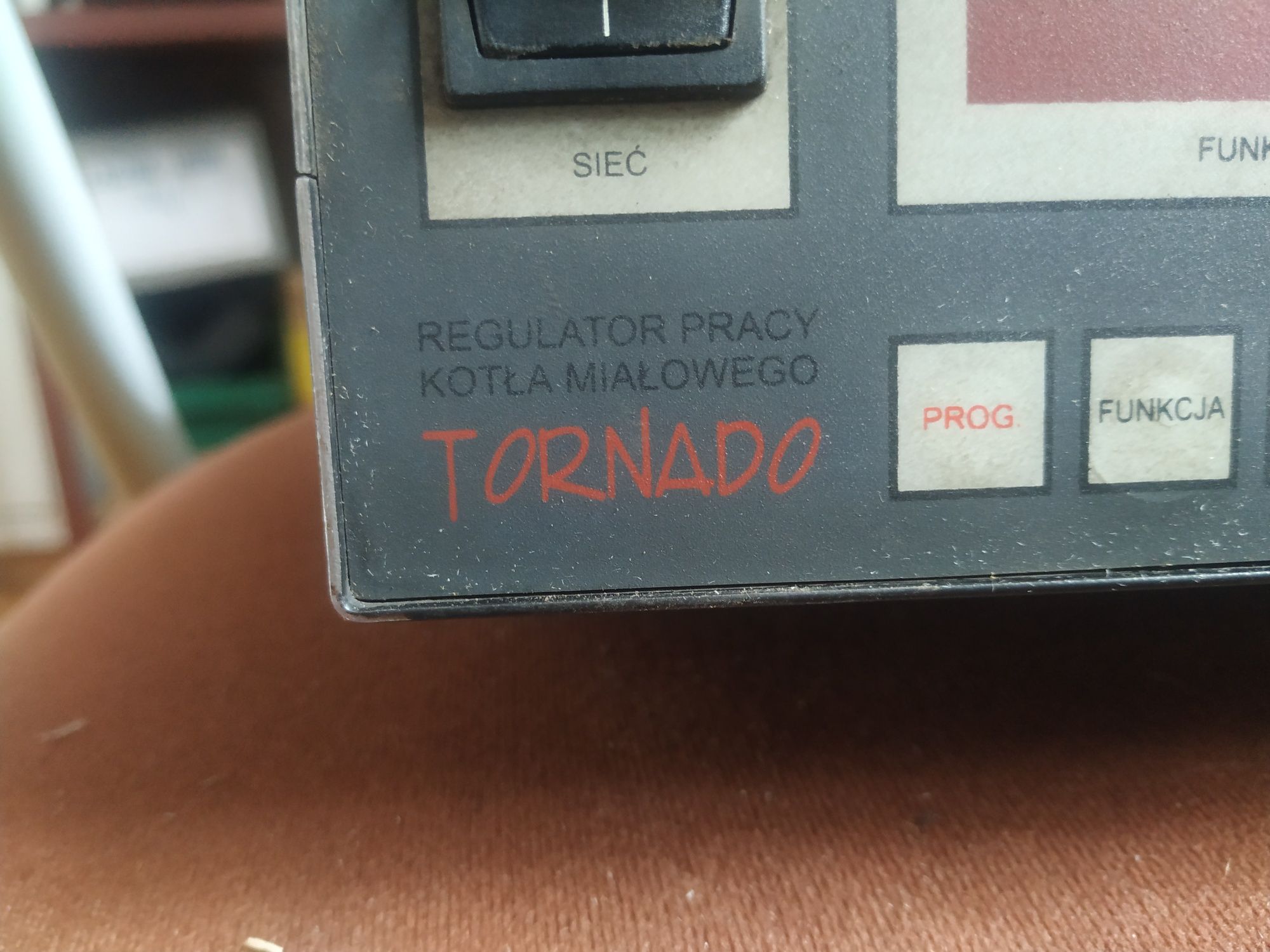 Regulator kotła tornado z dmuchawą