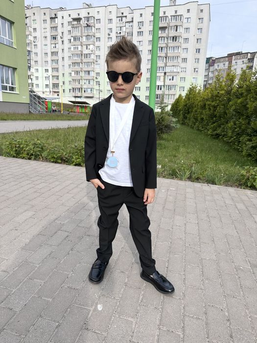 Костюм zara брючний чорний , святковий , нарядний
