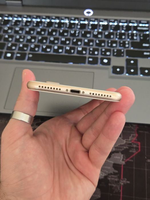 Вживаний iPhone 8+ 64gb Gold