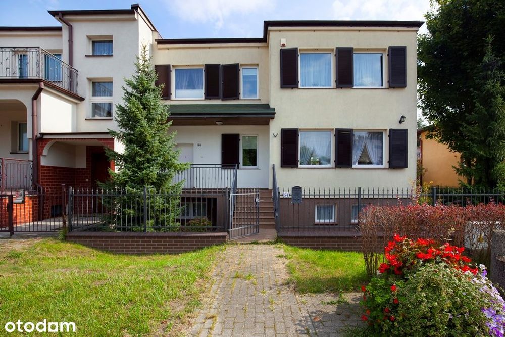 Dom z potencjałem w zabudowie bliźniaczej! Do zamieszkania od zaraz!