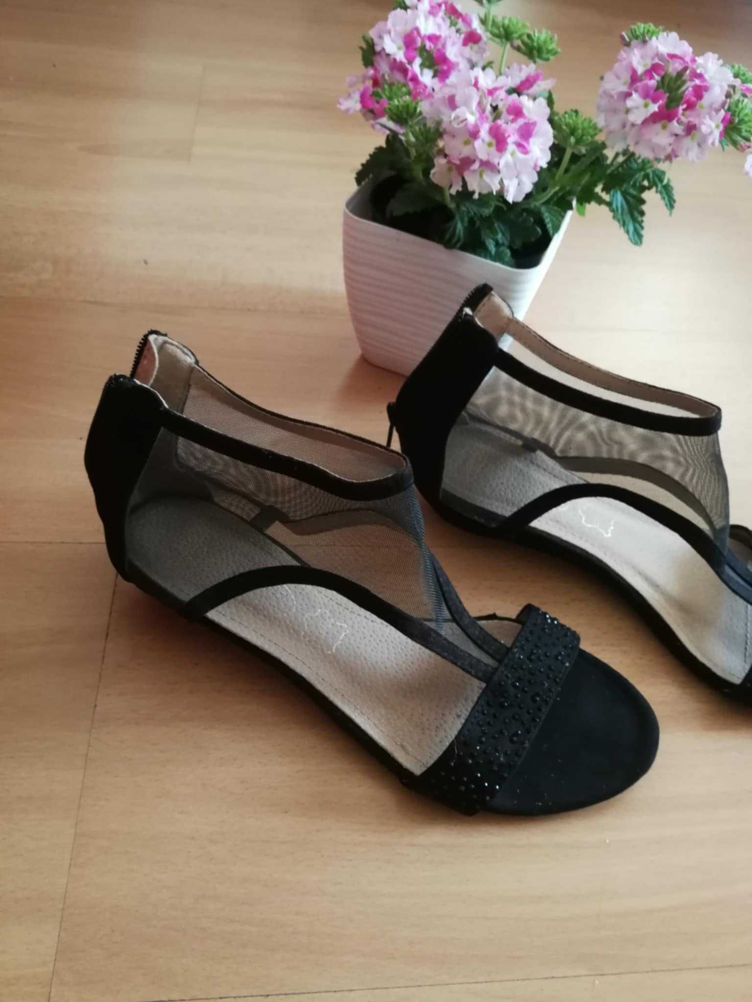 Sanadały na koturence