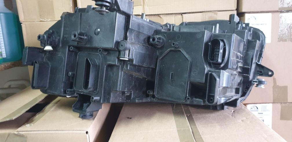 Vw tiguan lampa prawa przód