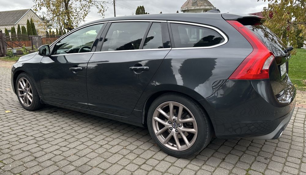 Volvo V60 2.0 D3 R-DESIGN