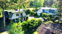 Spokojne rodzinne wakacje nad morzem w lesie weekend nad morzem