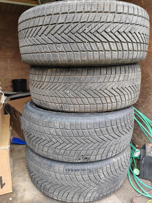 Opony wielosezonowe 225 - 45 - 19 jak nowe