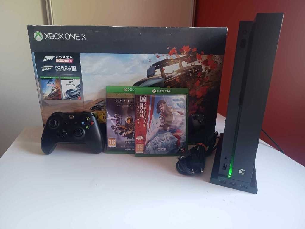 Xbox One X + Pad + Gry + Akcesoria