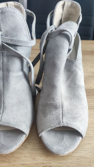 Botki wiązane damskie