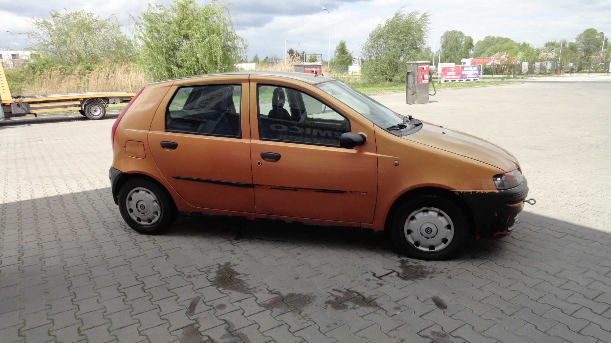 Błotnik prawy Fiat Punto pomarańczowy kolor 571