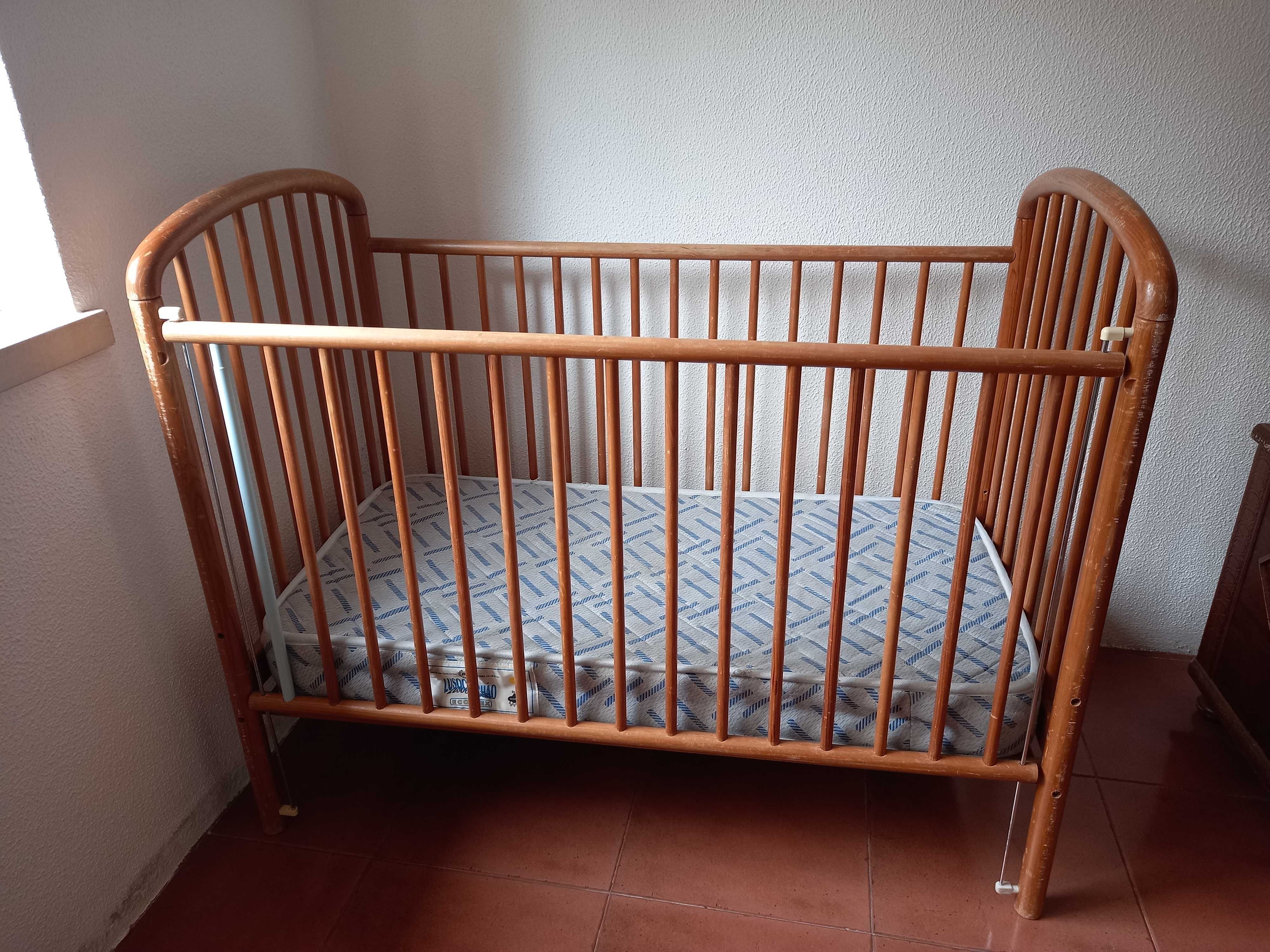 cama de bebe madeira com colchão