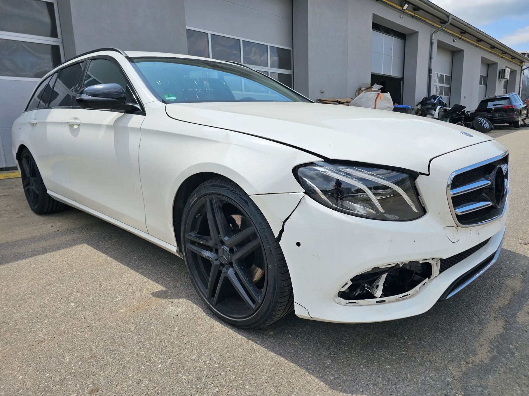 Mercedes-Benz Klasa E E220d Avantgarde, lekko uszkodzona