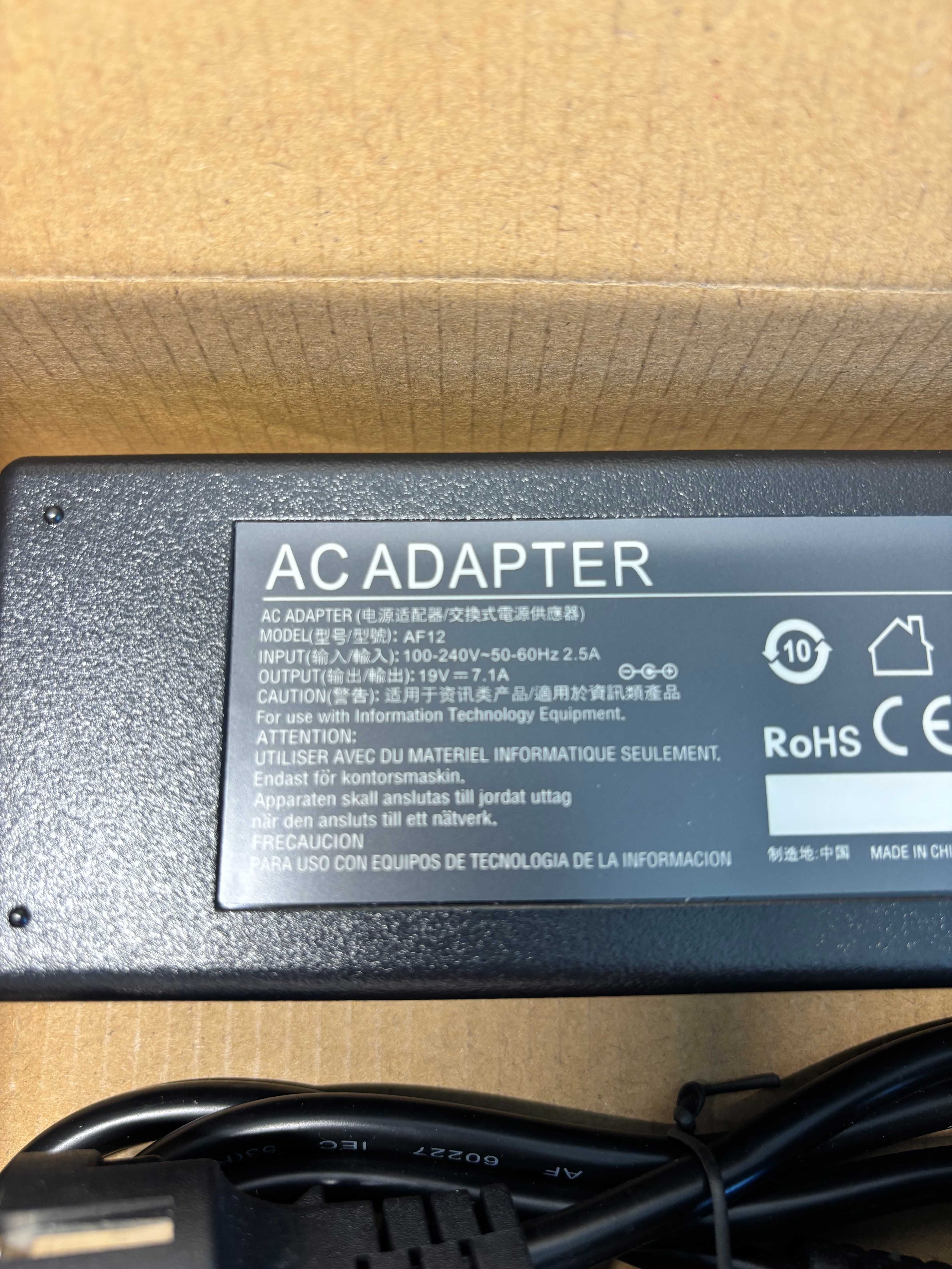 Carregador Transformador Portátil 135W 19v 7.1A AF12