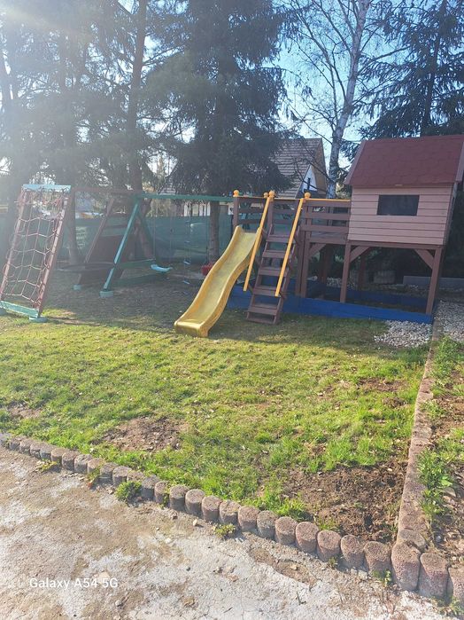 Domek z drewna plac zabaw