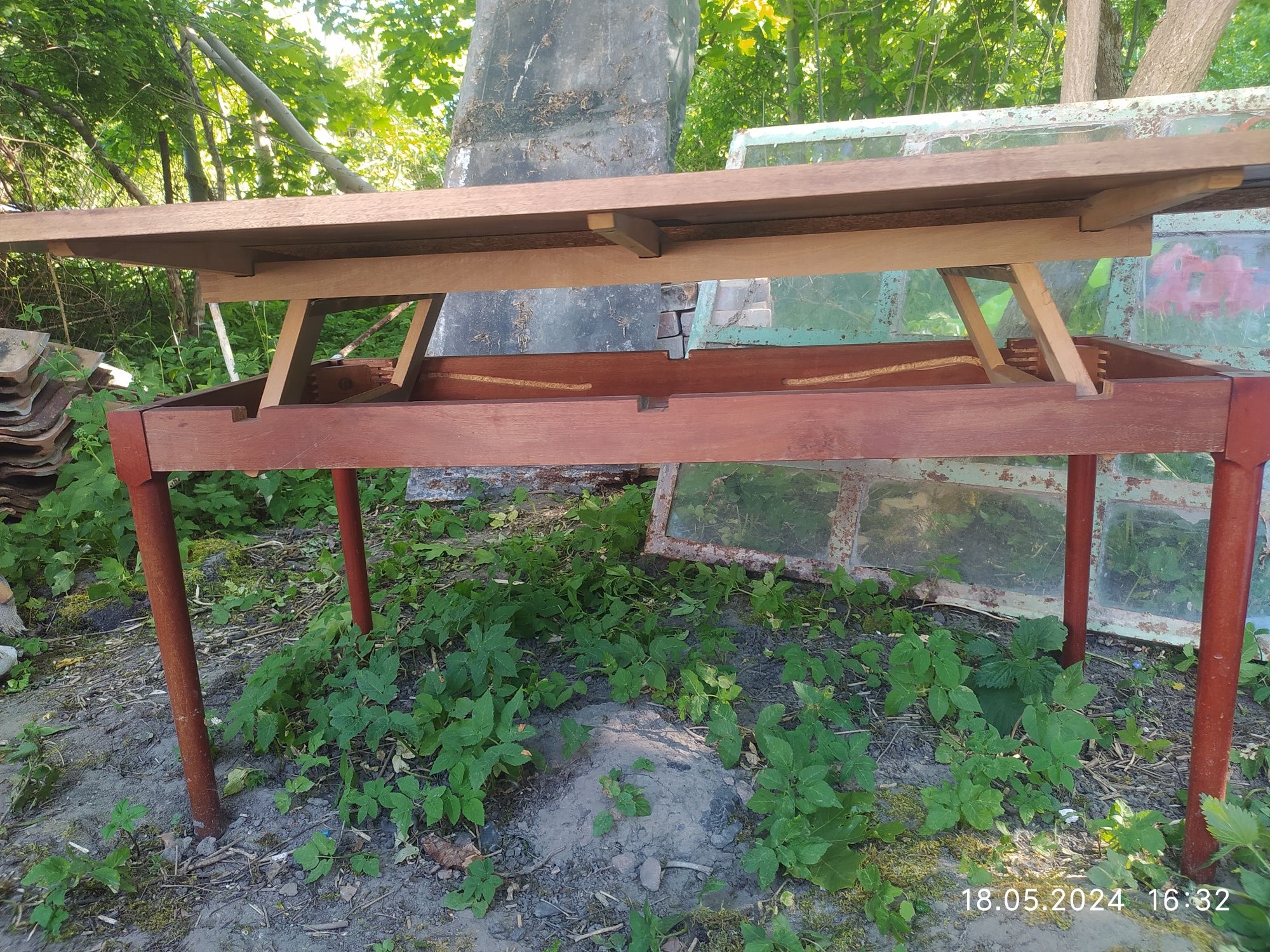 Stół, ława rozkładana z czasów PRL