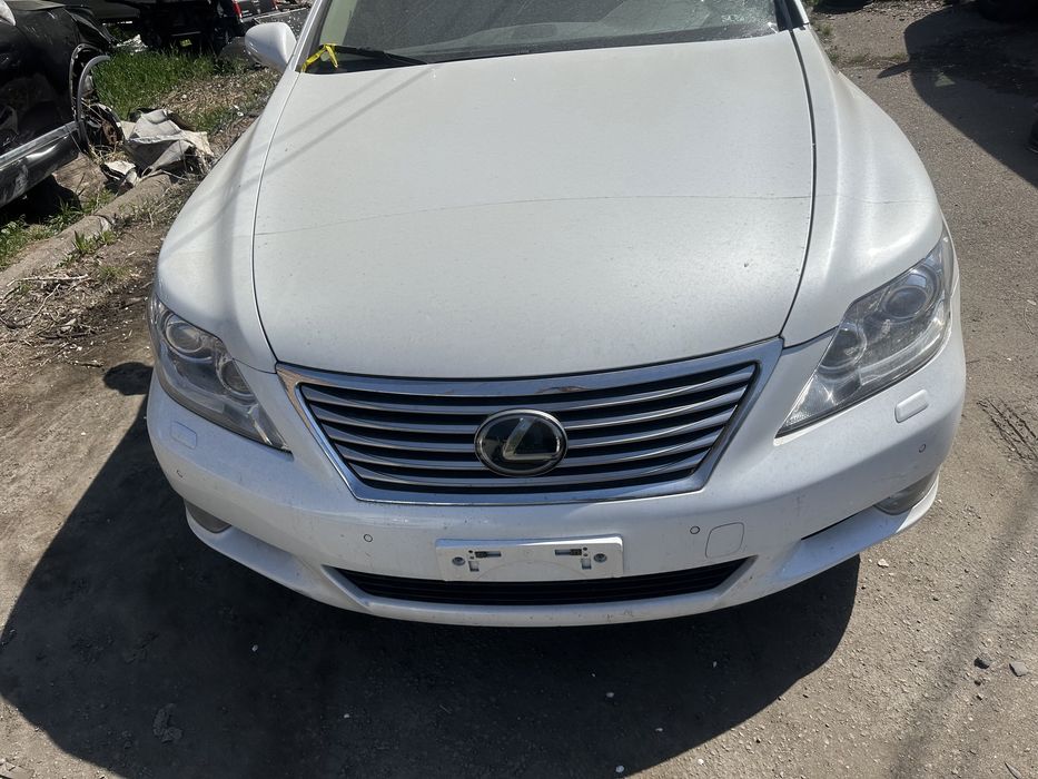 Бампер передній задній Lexus LS460