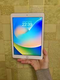 Планшет Apple iPad 5 9.7" Gold 32 ГБ 2017