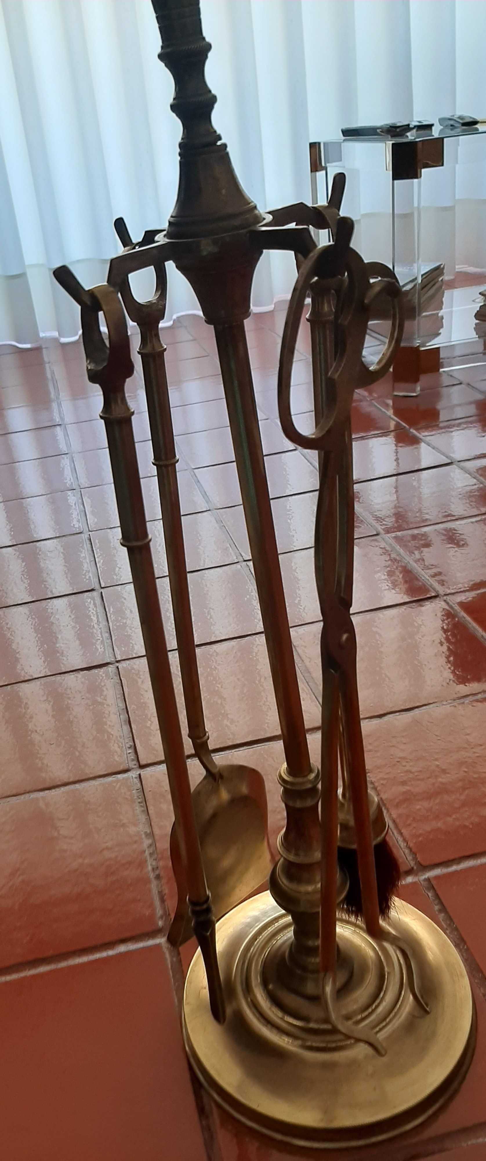 Conjunto de utencílios para lareira