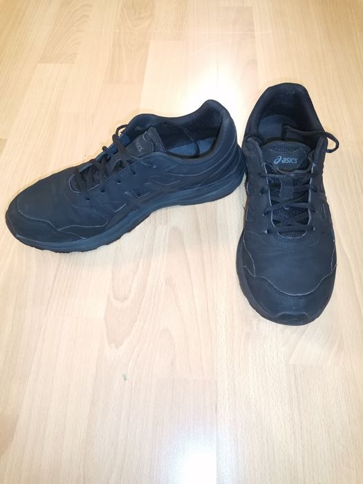 Чорні кросовки Asics