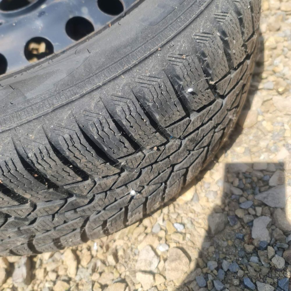 Opony zimowe Nokian + felgi stalowe r16 ford focus 5x108